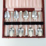 A set of six silver Old English Pattern tea spoons, Solomon Hougham,