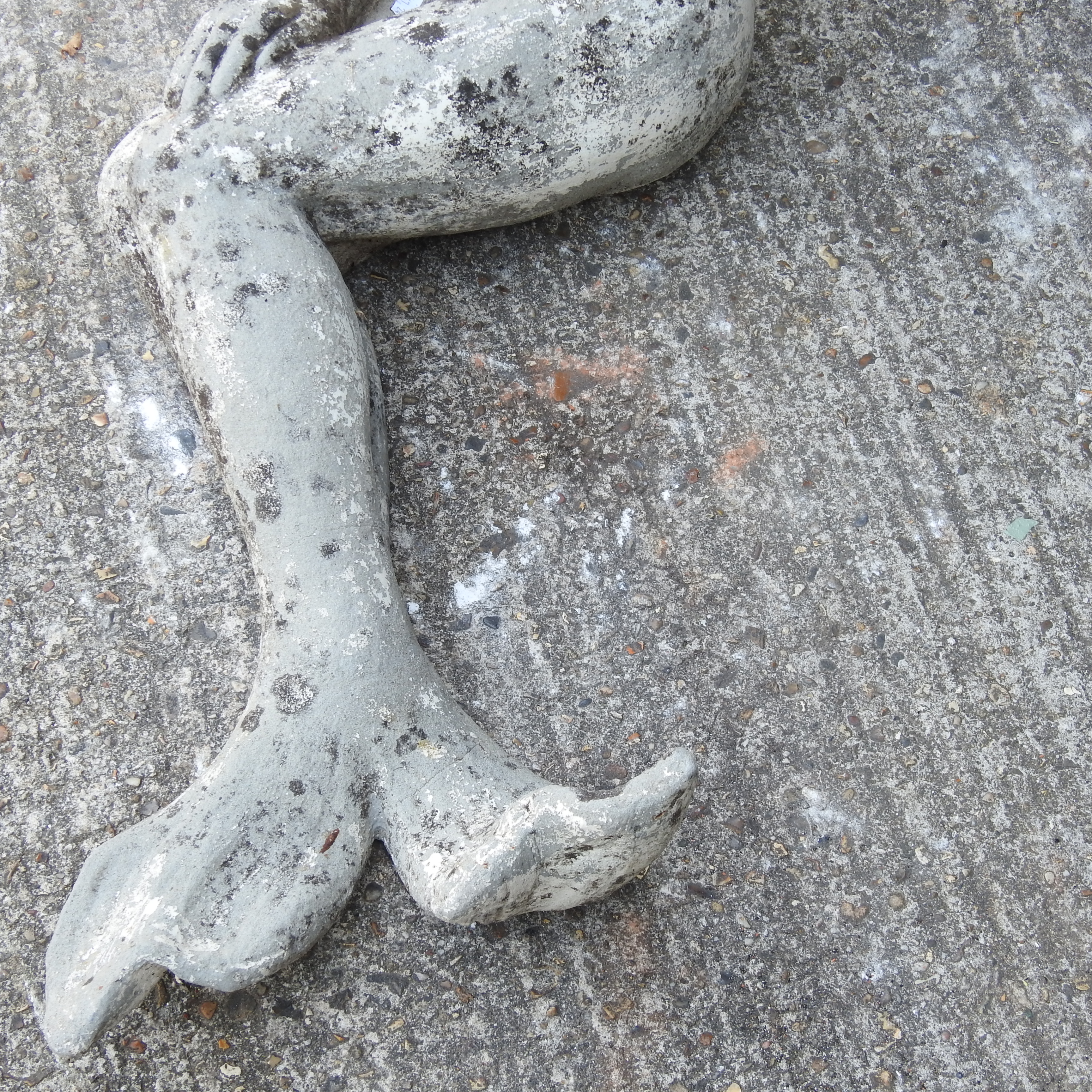 A reconstituted stone garden water feature, in the form a mermaid, - Image 6 of 7