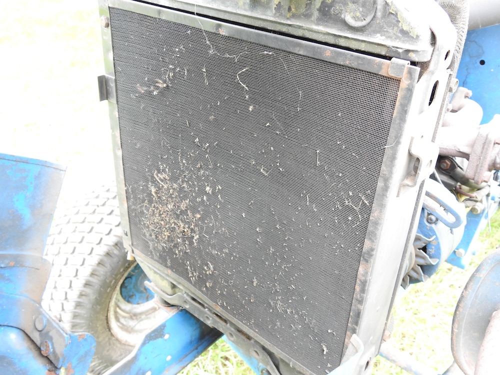 A barn find blue 1980's Ford 1210 compact tractor - Image 34 of 38