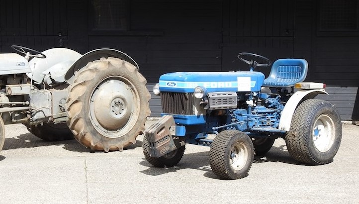 A barn find blue 1980's Ford 1210 compact tractor - Image 3 of 38