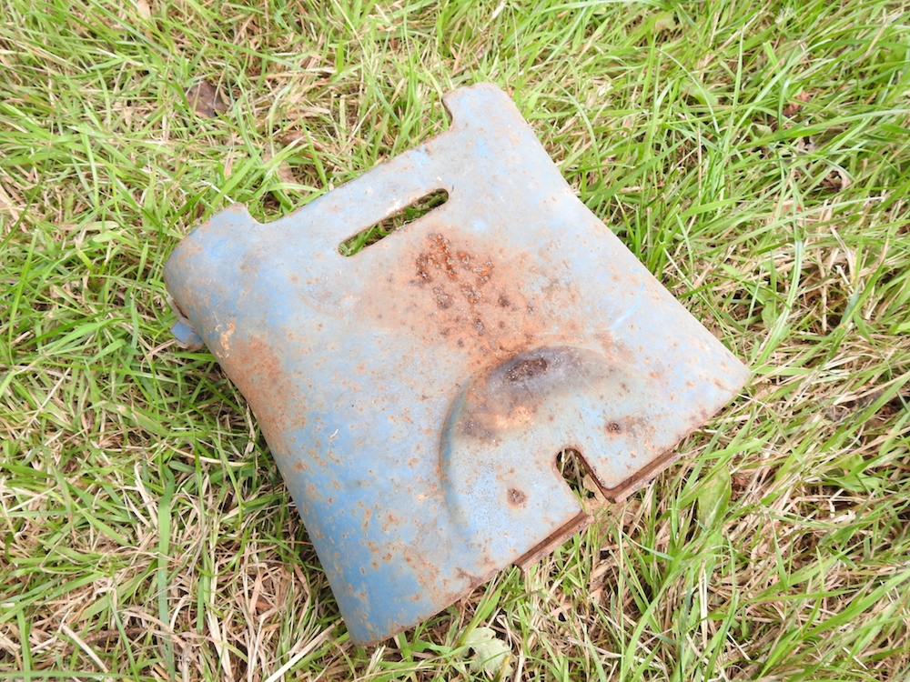 A barn find blue 1980's Ford 1210 compact tractor - Image 32 of 38