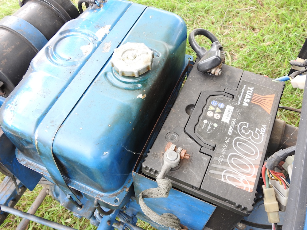 A barn find blue 1980's Ford 1210 compact tractor - Image 20 of 38