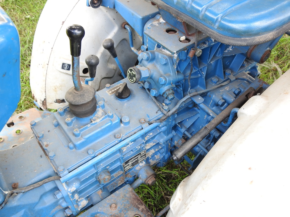 A barn find blue 1980's Ford 1210 compact tractor - Image 8 of 38