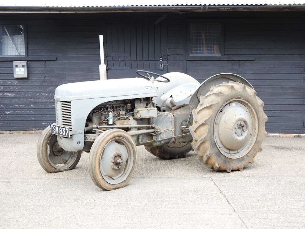 A barn find grey Ferguson TE20 tractor, circa 1949, registration TSV 837. No documents. - Image 3 of 36