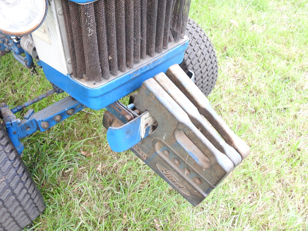 A barn find blue 1980's Ford 1210 compact tractor - Image 18 of 38