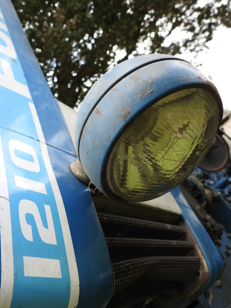 A barn find blue 1980's Ford 1210 compact tractor - Image 36 of 38