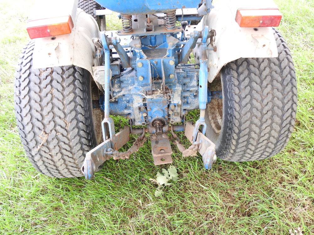 A barn find blue 1980's Ford 1210 compact tractor - Image 10 of 38