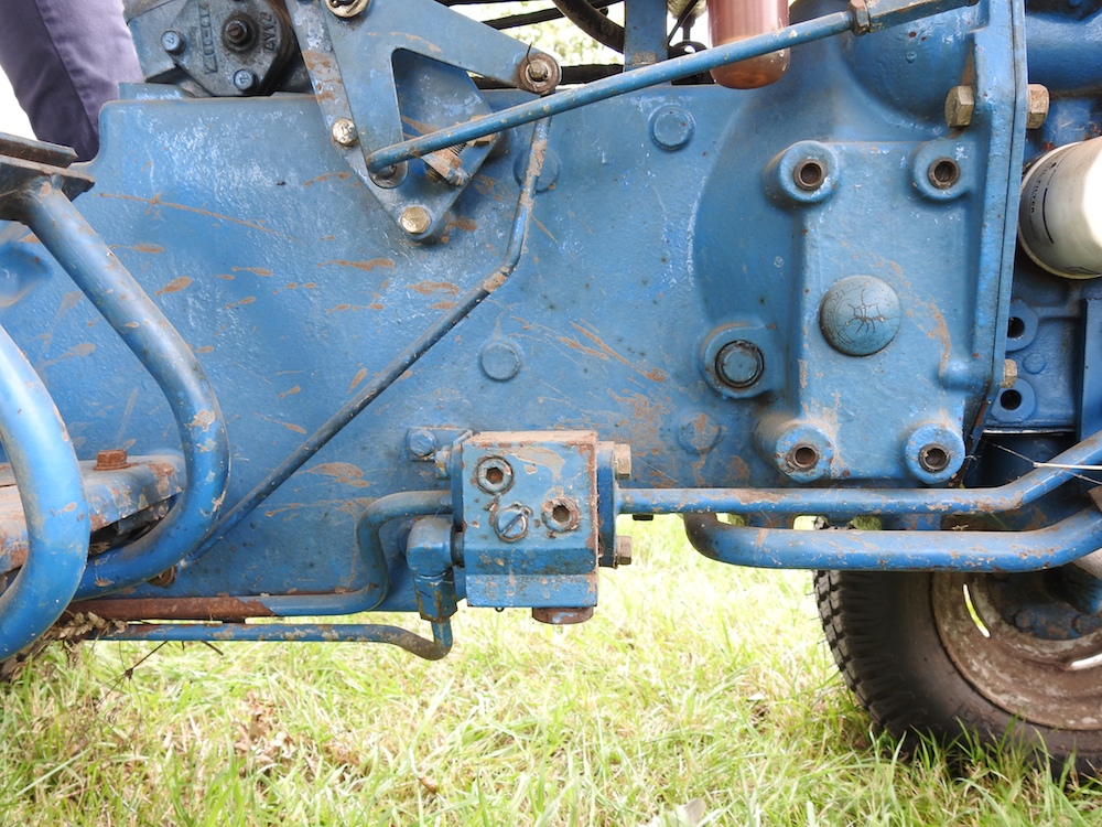 A barn find blue 1980's Ford 1210 compact tractor - Image 24 of 38