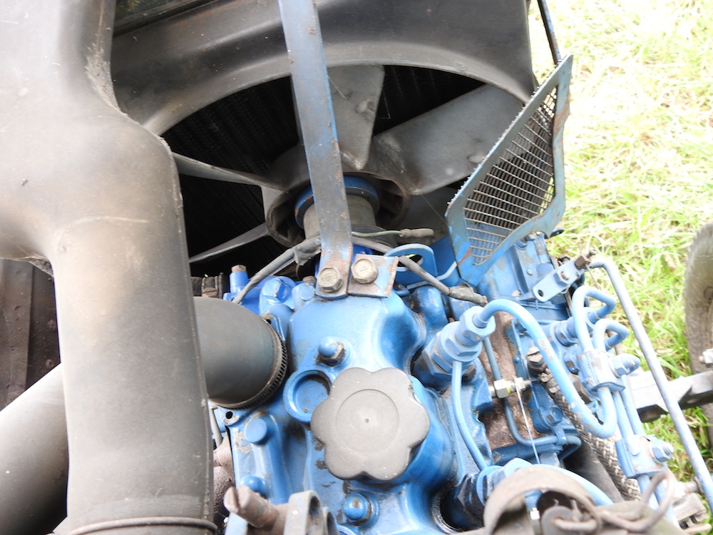 A barn find blue 1980's Ford 1210 compact tractor - Image 21 of 38