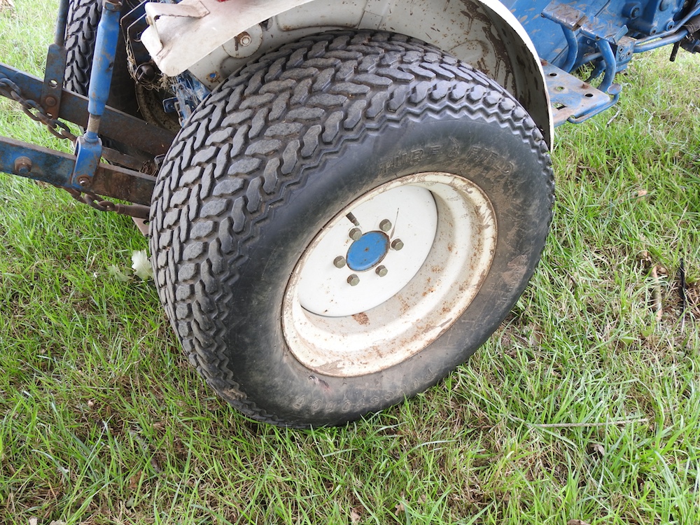 A barn find blue 1980's Ford 1210 compact tractor - Image 11 of 38