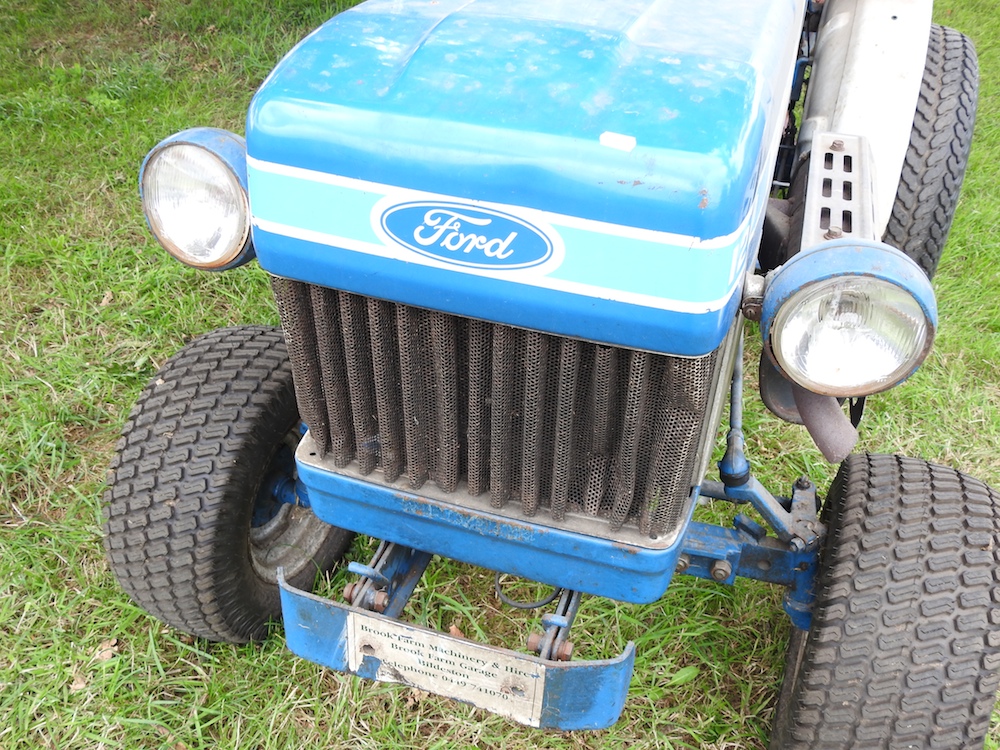 A barn find blue 1980's Ford 1210 compact tractor - Image 37 of 38