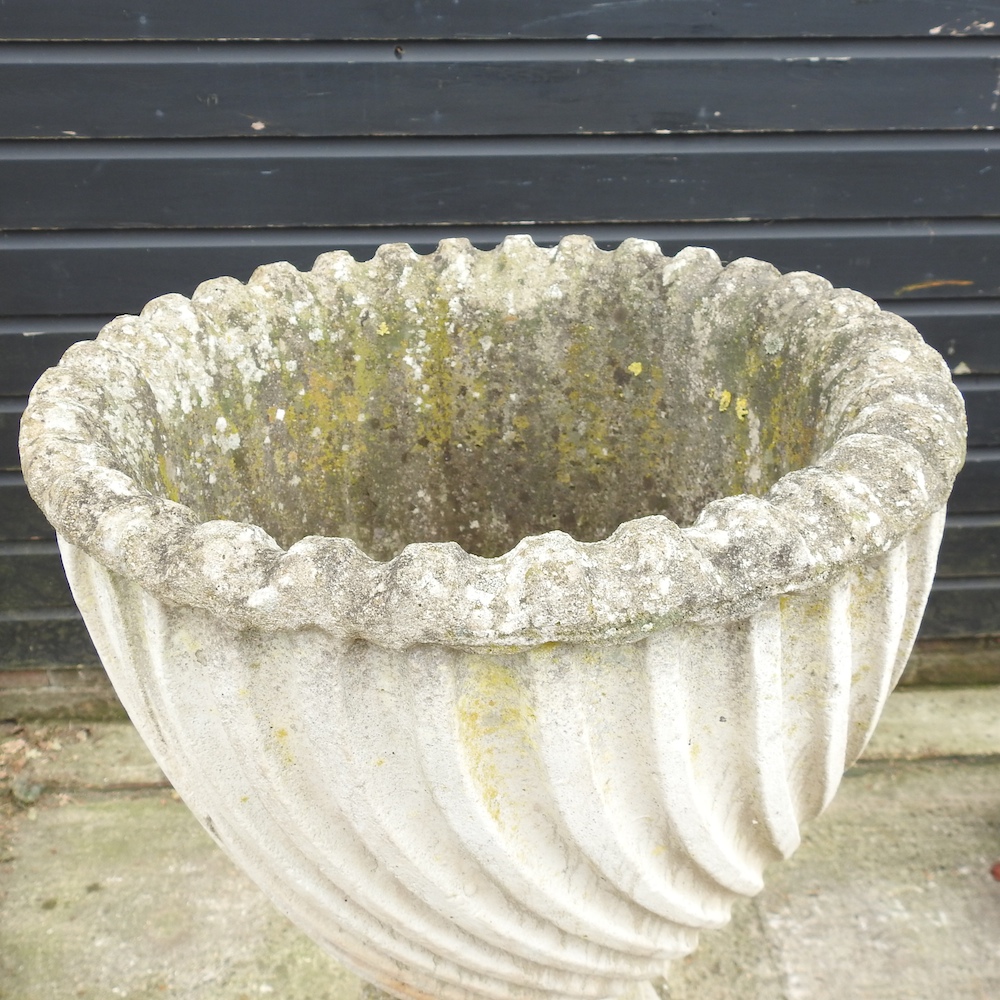 A reconstituted stone urn, on a matched pedestal base, - Image 6 of 9