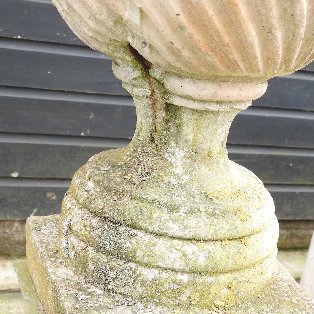 A reconstituted stone urn, on a matched pedestal base, - Image 4 of 9