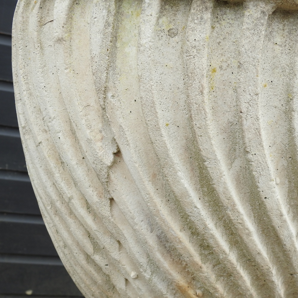 A reconstituted stone urn, on a matched pedestal base, - Image 5 of 9