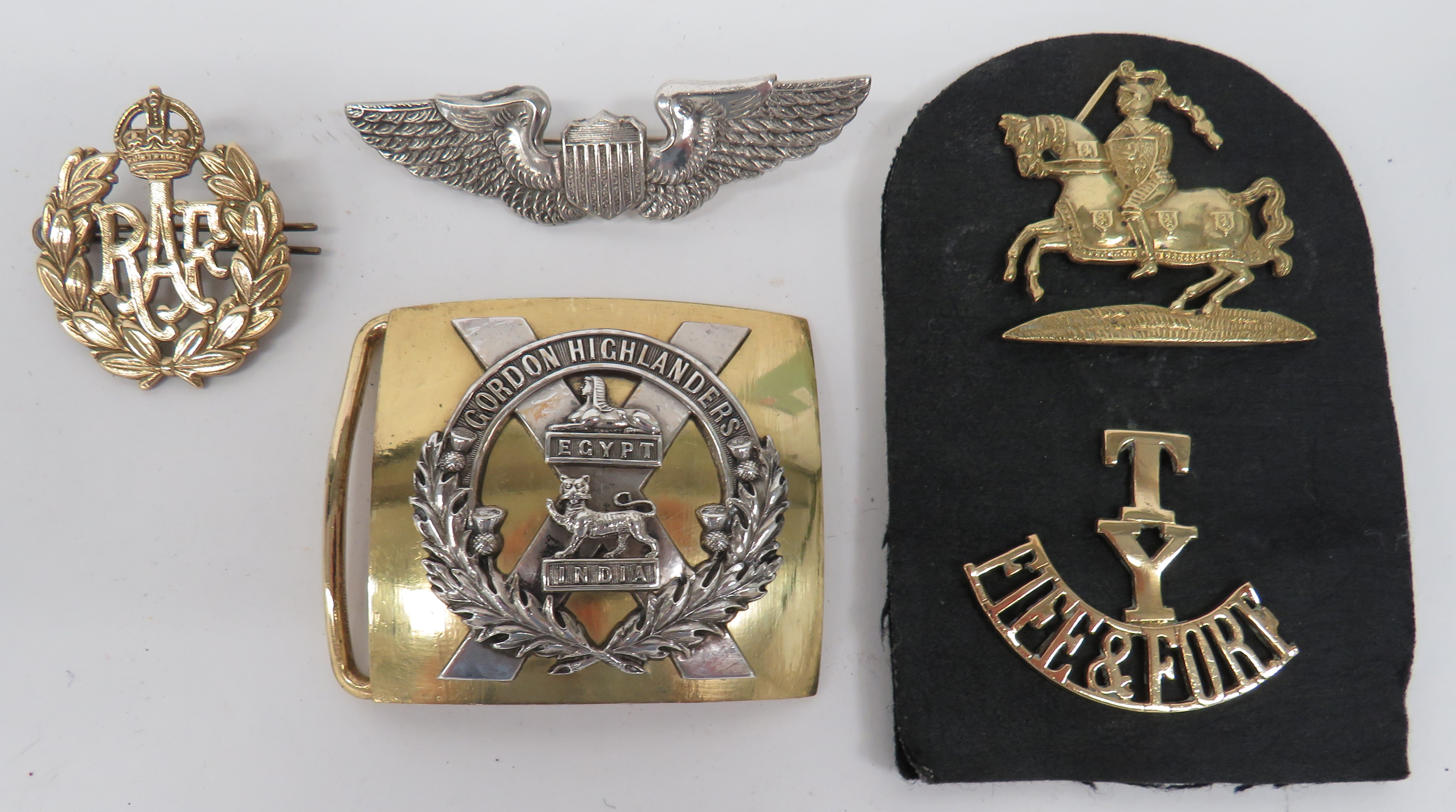 Small Selection of Various Badges consisting Gordon Highlanders Officer‚' buckle. Rectangular,