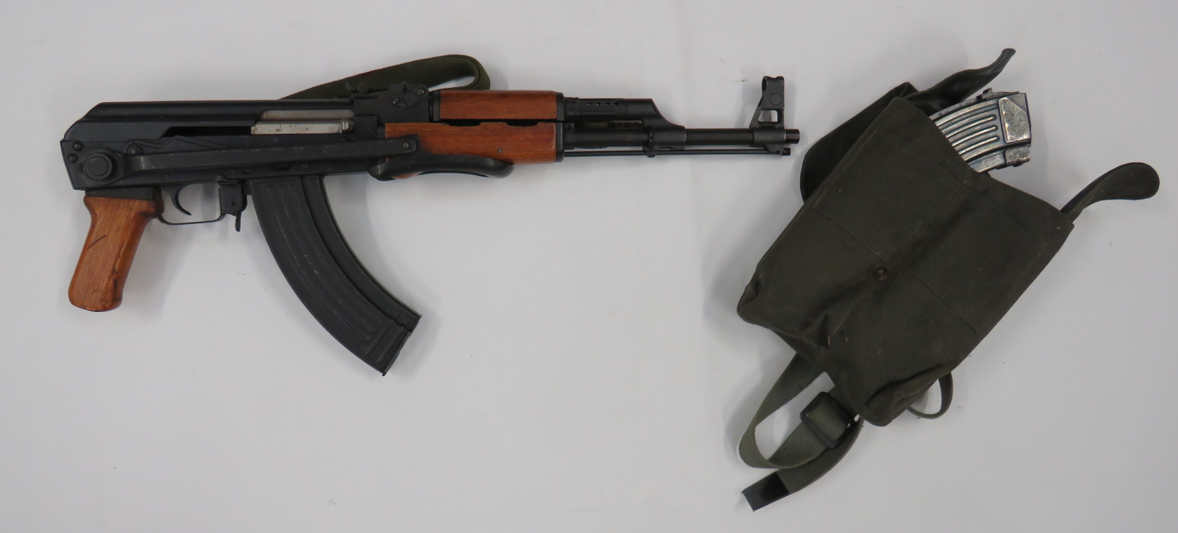 Deactivated Kalashnikov AK47 Assault Carbine 7.62 mm, 15 1/2 inch, blackened barrel with front