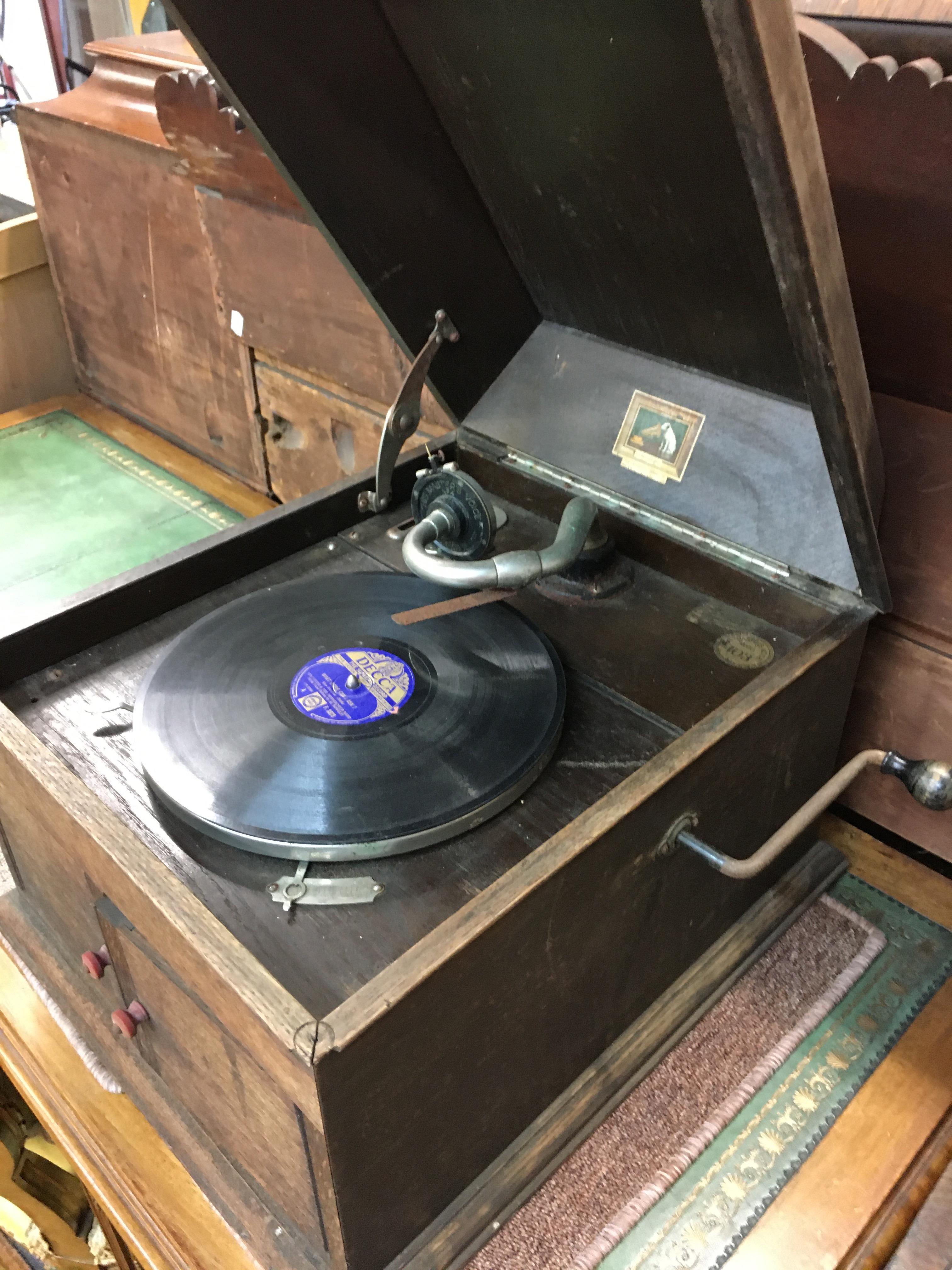 An oak cased ' His Masters Voice ' model 103 table-top gramophone, the hinged front doors opening to - Image 5 of 7