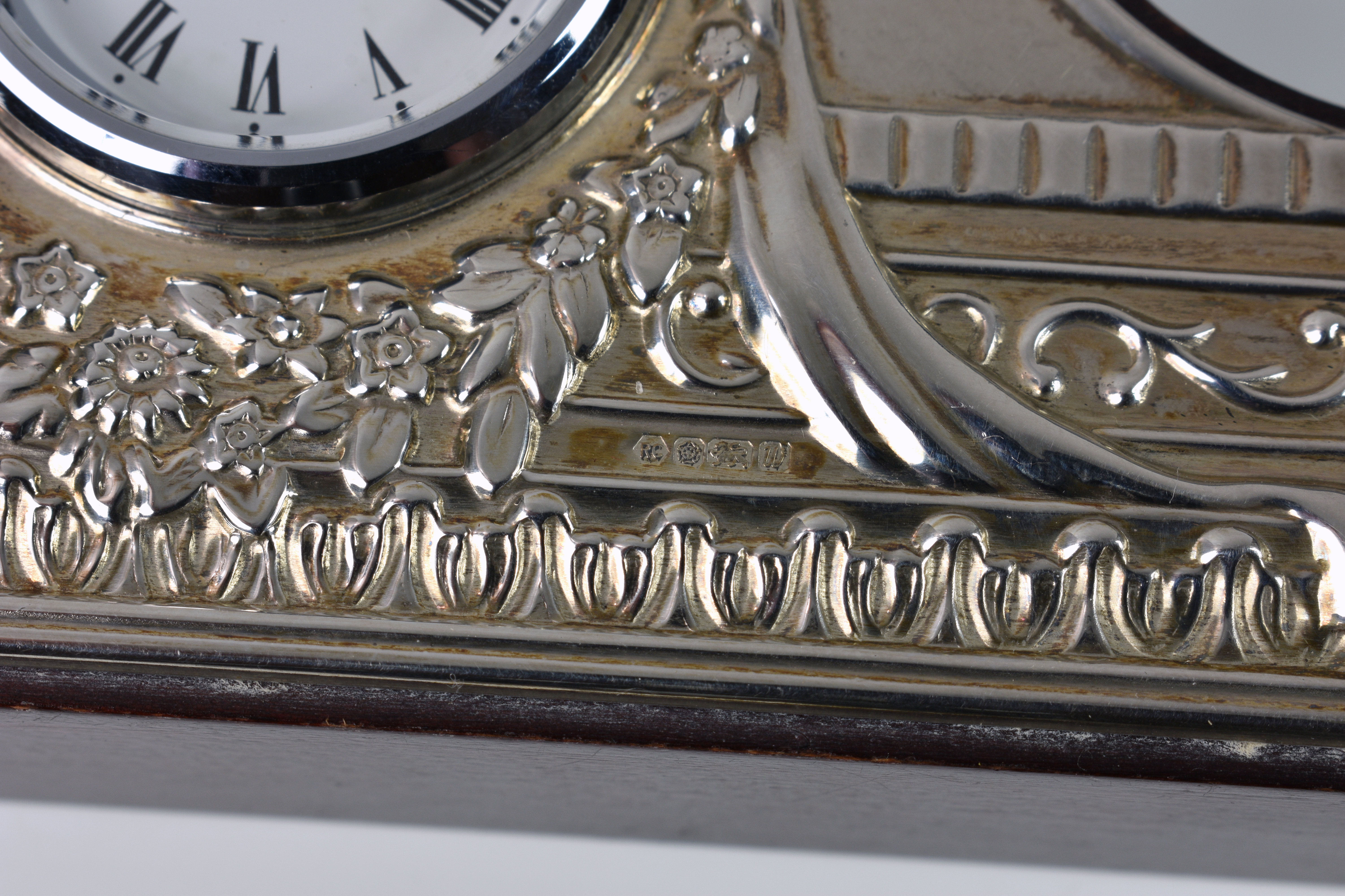 A miniature silver mounted bicorne hat timepiece / clock, R Carr, Sheffield, 1996, the silver - Image 6 of 6