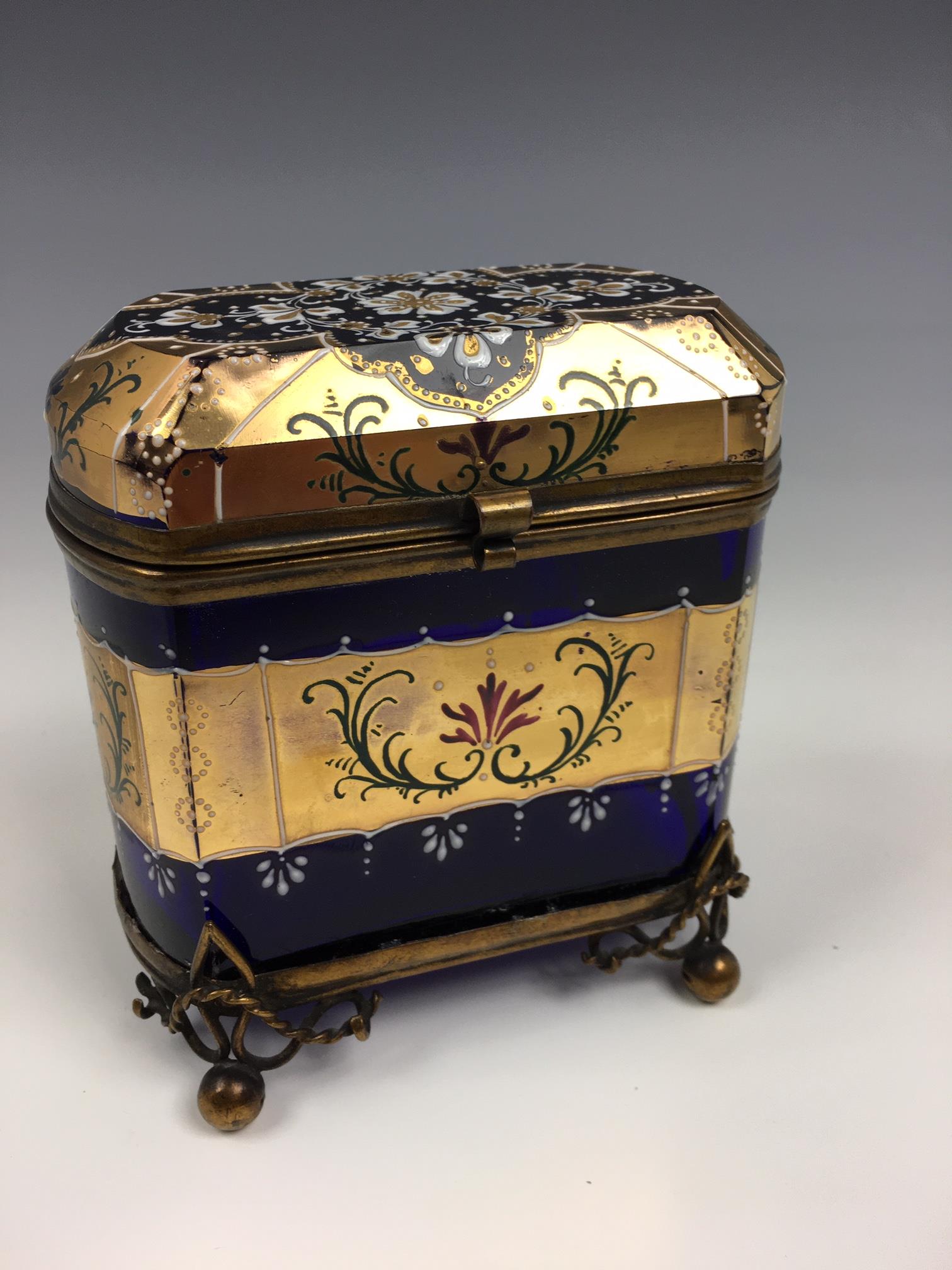 A French porcelain and gilt metal box, 20th century, painted with a floral reserve with gilt - Image 3 of 22