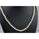 A pearl necklace with 9ct yellow gold clasp, the pearls measuring approximately 4mm in diameter