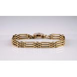 A 9ct yellow gold gate link bracelet with heart shaped lock, the chain measuring approximately 210mm