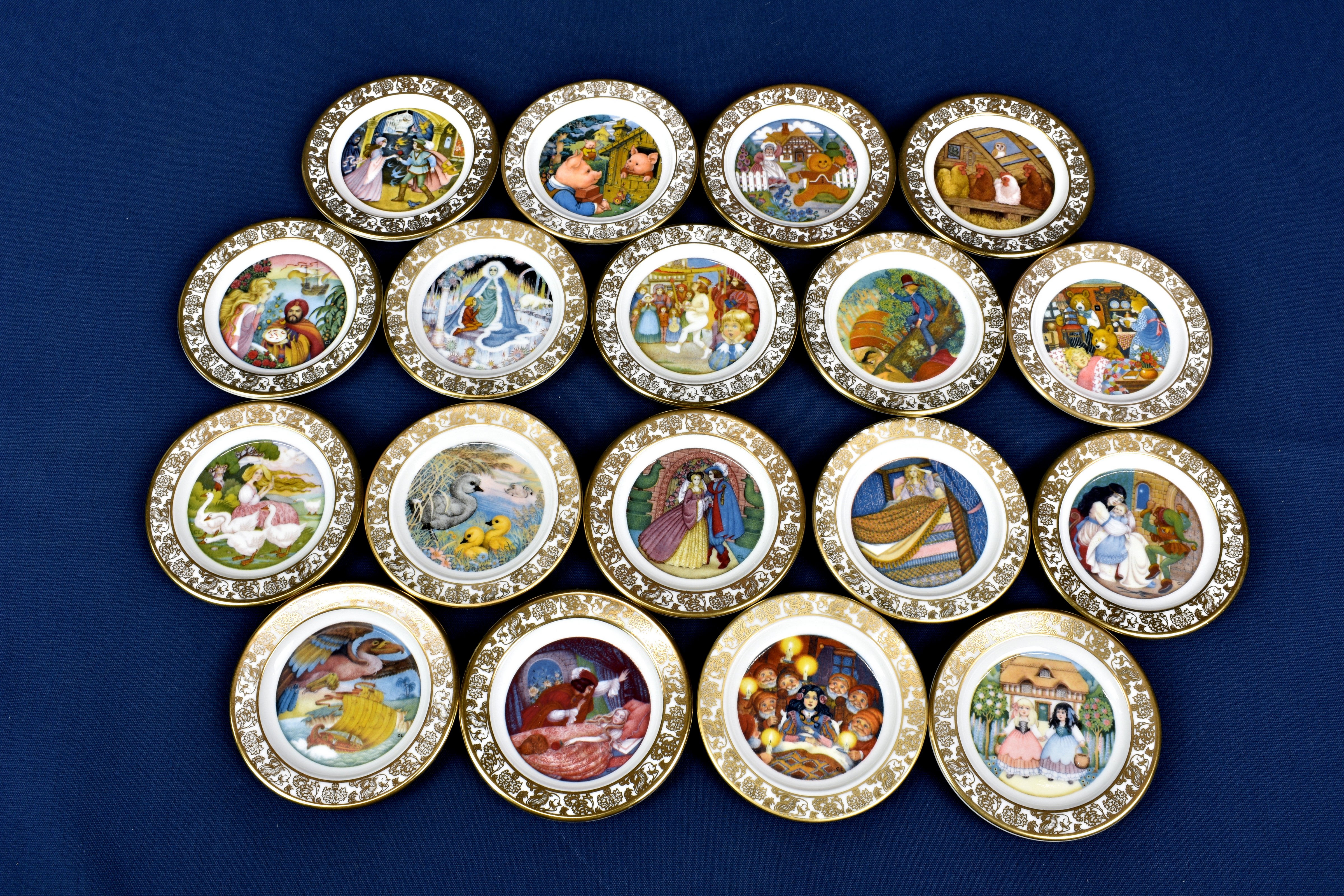 A set of 18 Franklin Porcelain 'The Best Loved Fairy Tales' signature edition 1982.