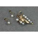 A vintage 14ct yellow gold and two-colour pearl pendant brooch, 1950s-60s, of foliate form, the