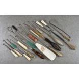 A collection of various Victorian and later button hooks (22), to include white metal examples,