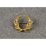 A Victorian 15ct gold and seed pearl laurel wreath brooch, 23 x 20mm.