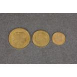 A set of three German issue J F Kennedy gold commemorative coins, each .900 gold, obverse with