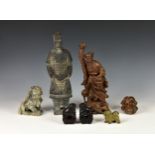 A small quantity of various Chinese collectables, to include a late 19th/early 20th century carved