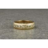 A pretty 9ct gold ribbed ring with central band of white stones around the whole circumference, size