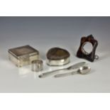 A collection of silver smalls, comprising a tortoiseshell and silver easel back pocket watch