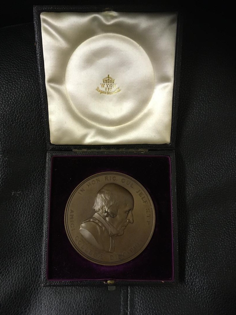 MEDAL : Large Copper Medal presented to Frederick Dyke 1906 for Science, in special display box,