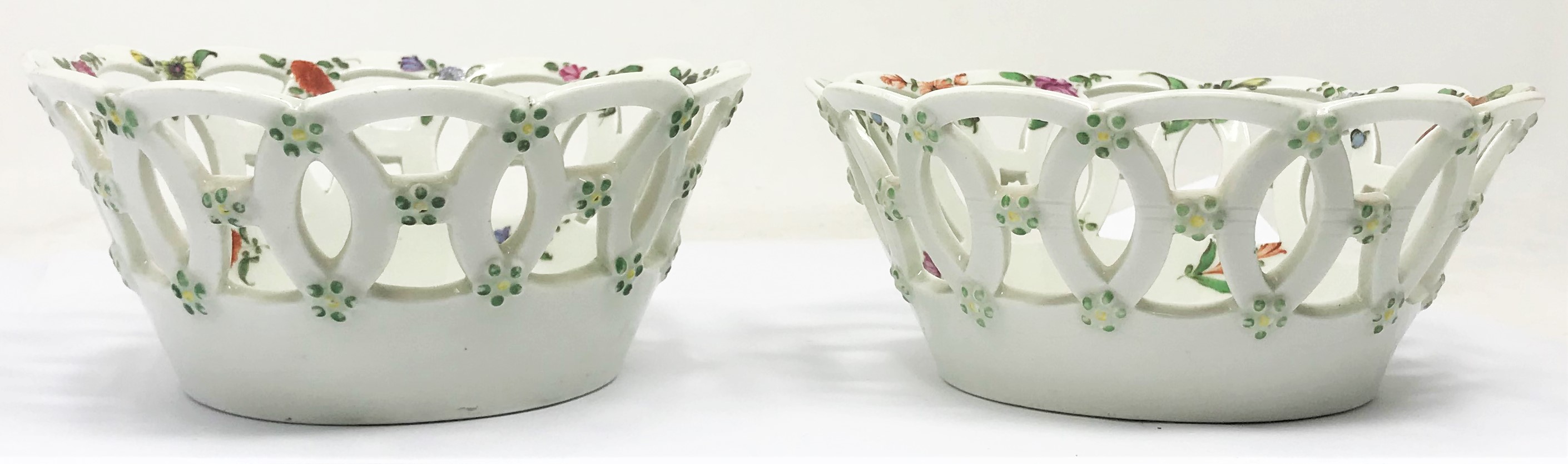 A PAIR OF WORCESTER BASKETS, CIRCA 1765 - Image 3 of 4