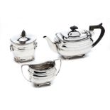 A GEORGE V SILVER TEAPOT AND SUGAR BOWL, PROBABLY FORDHAM & FORDHAM, SHEFFIELD, 1916