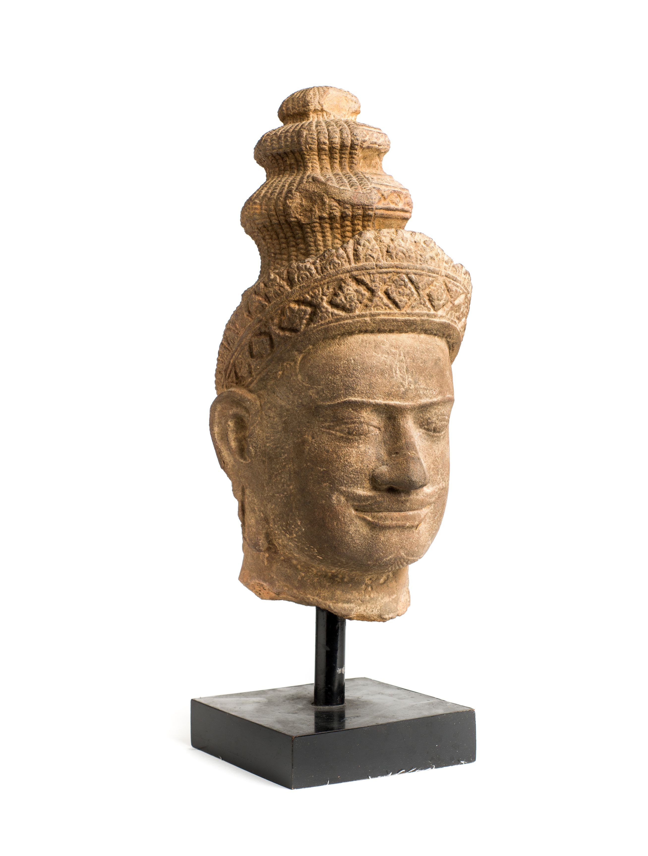 A PRE RUP STYLE GREY SANDSTONE HEAD OF HARIHARA, CAMBODIA, CIRCA 10TH CENTURY