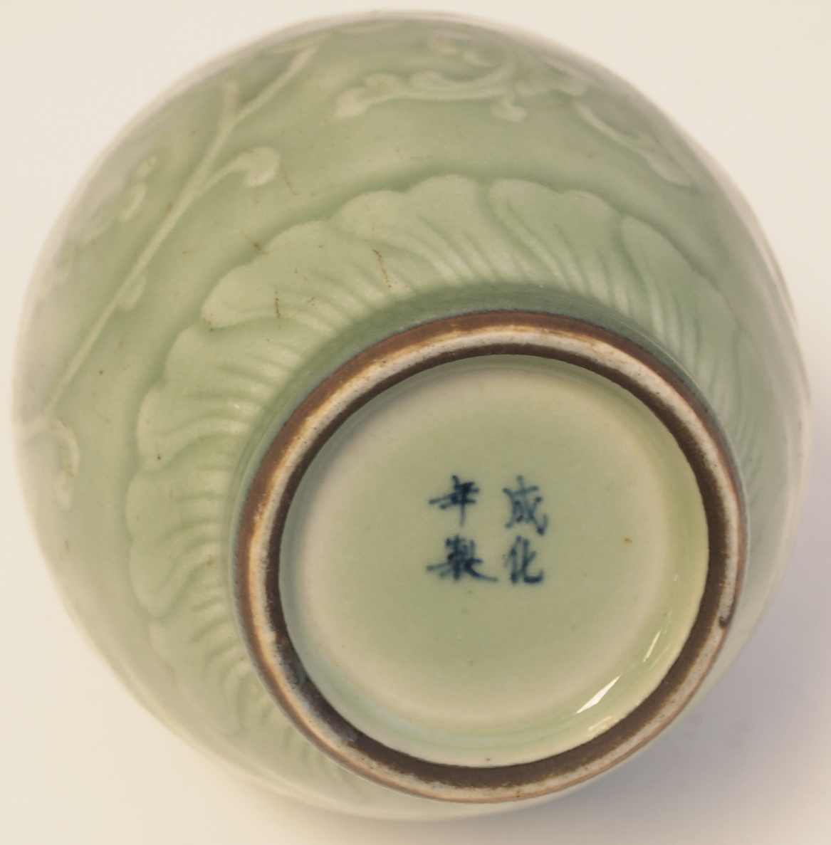 A CHINESE CELADON GLAZED VASE, 18TH CENTURY - Image 3 of 3