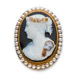 AN ITALIAN SARDONYX CAMEO OF OMPHALE, PROBABLY ROMAN CIRCA 1810-20