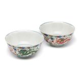 A PAIR OF CIHNESE WUCAI 'DRAGON AND PHOENIX' BOWLS, 20TH CENTURY