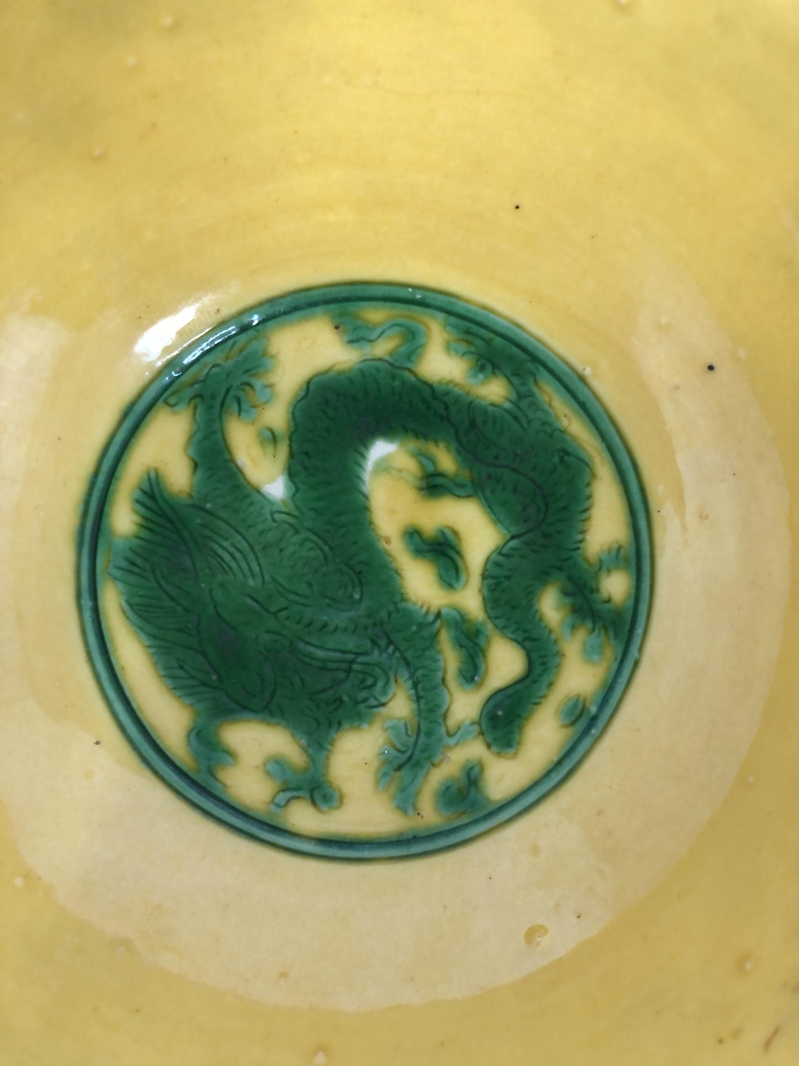 A PAIR OF CHINESE YELLOW AND GREEN 'DRAGON' BOWLS, 20TH CENTURY - Image 3 of 8