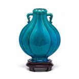 A CHINESE TURQUOISE-GLAZED MOON FLASK, 19TH / 20TH CENTURY