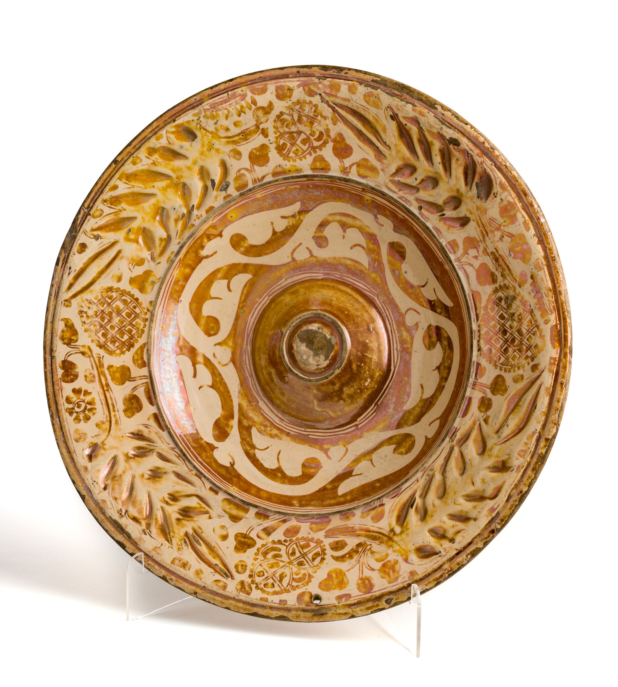 A HISPANO MORESQUE CHARGER, VALENCIA (MANISES), LATE 16TH CENTURY