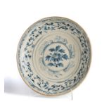 A BLUE AND WHITE CHARGER, PROBABLY ANAMESE 15TH / 16TH CENTURY