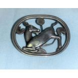 Georg Jensen: sterling silver brooch in oval frame, kneeling deer, width 4.5 cm, marked "GJ 925