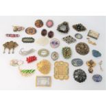 A selection of early / mid 20th century filigree and other costume brooches and jewellery