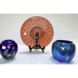 A gourd shaped vase in blue iridescent glass, 12 cm; 5 other pieces of decorative glass and 2