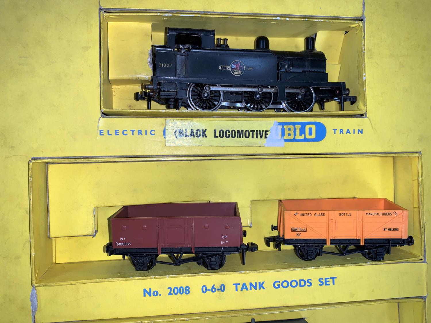 A Hornby Dublo 2008 0-6-0 tank goods set in original box (incomplete); model railway accessories and - Image 3 of 3