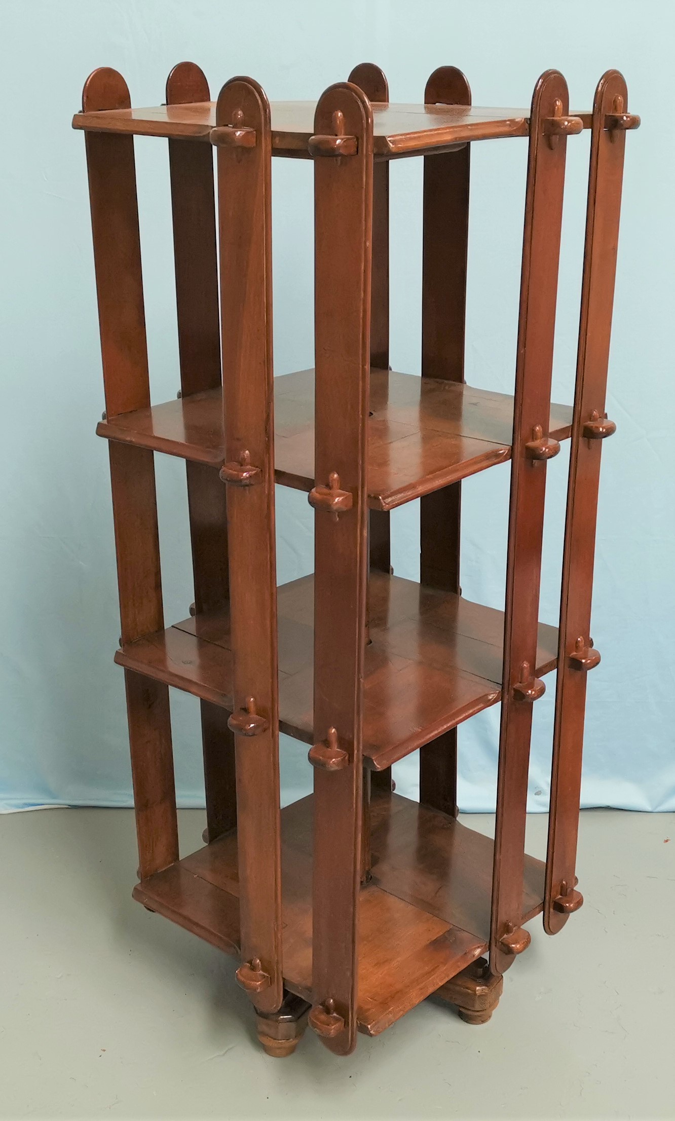 A 3 height sectional bookcase in slotted and pegged stained wood, height 116 cm