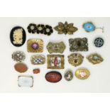 A selection of 19th/20th century decorative brooches